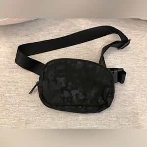 Lululemon OG Everywhere belt Bag 
1L